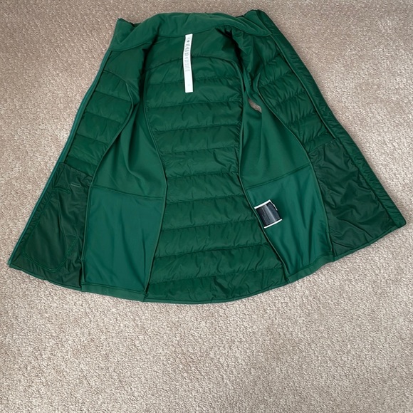 NWT Lululemon Down For It Vest Everglade Green Size 2 - Picture 10 of 16